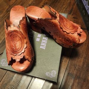 Anna Sui Women's Tan Leather Clogs